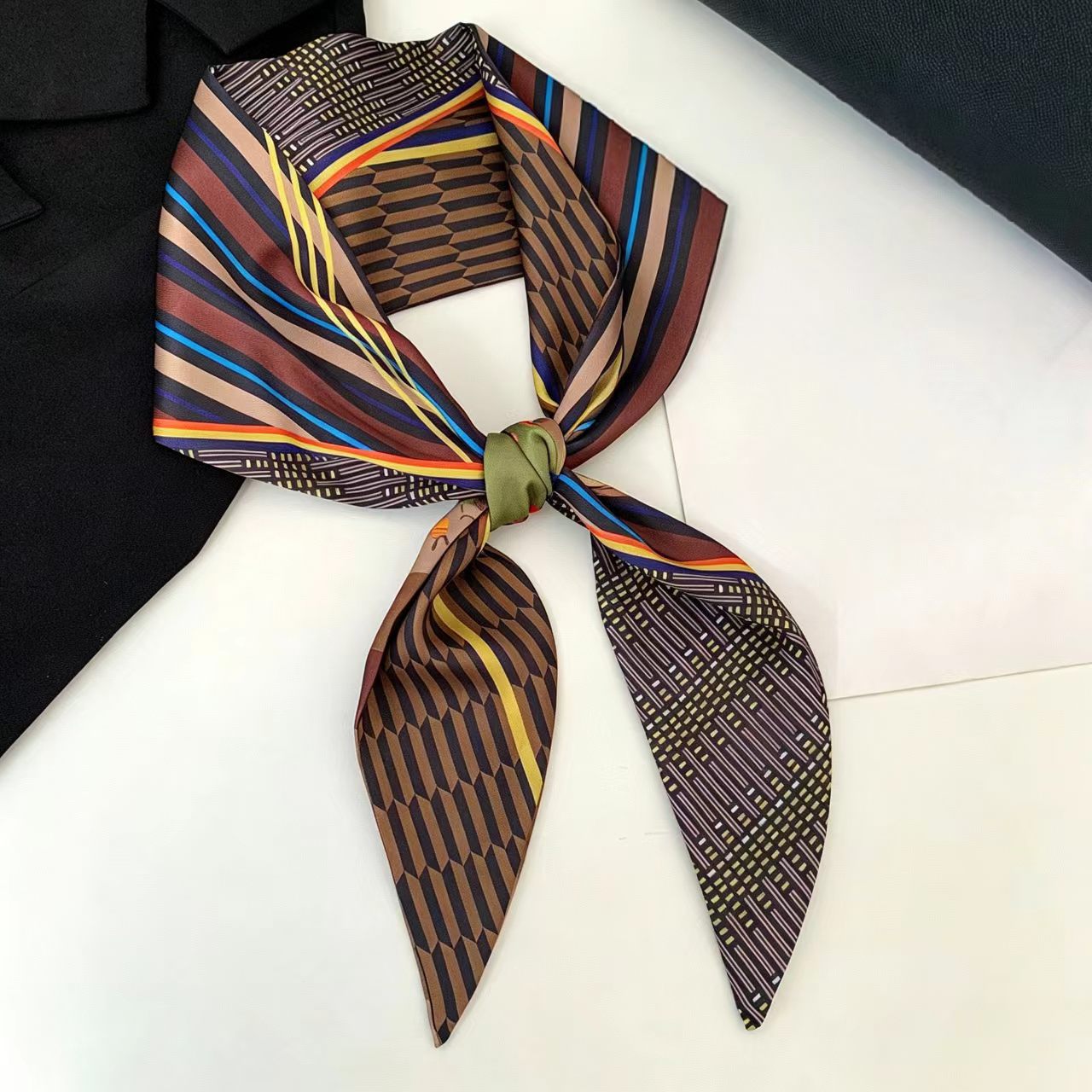 Luxury Print Long Hair Ribbon  – Ascot Neck Scarf Bewertung und Preis