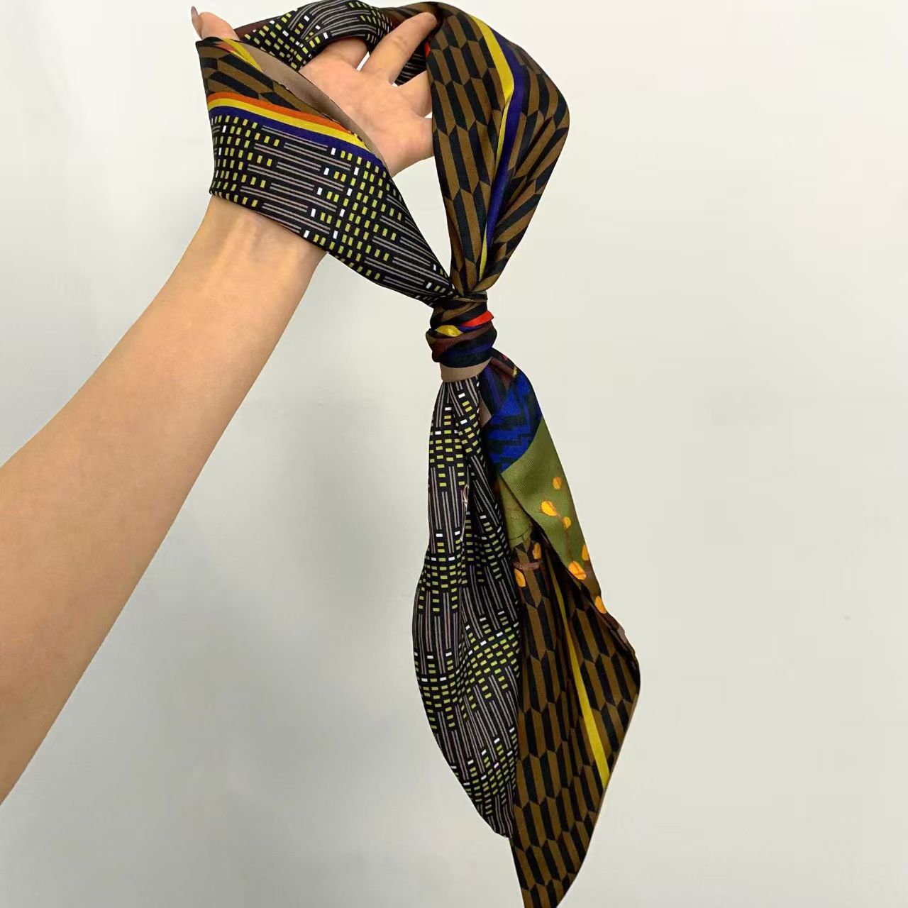 Luxury Print Long Hair Ribbon  – Ascot Neck Scarf Bewertung und Preis