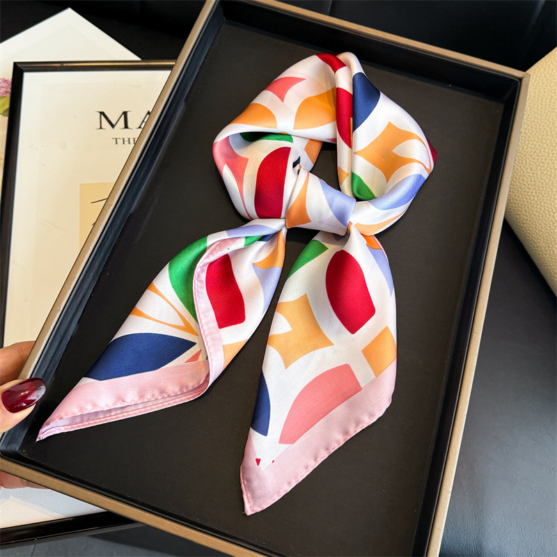 Bright-colored Print Square Si – Ascot Neck Scarf Bewertung und Preis