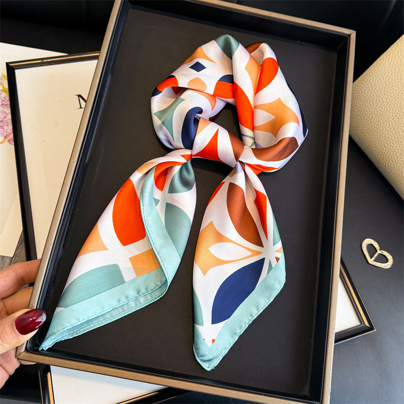 Bright-colored Print Square Si – Ascot Neck Scarf Bewertung und Preis