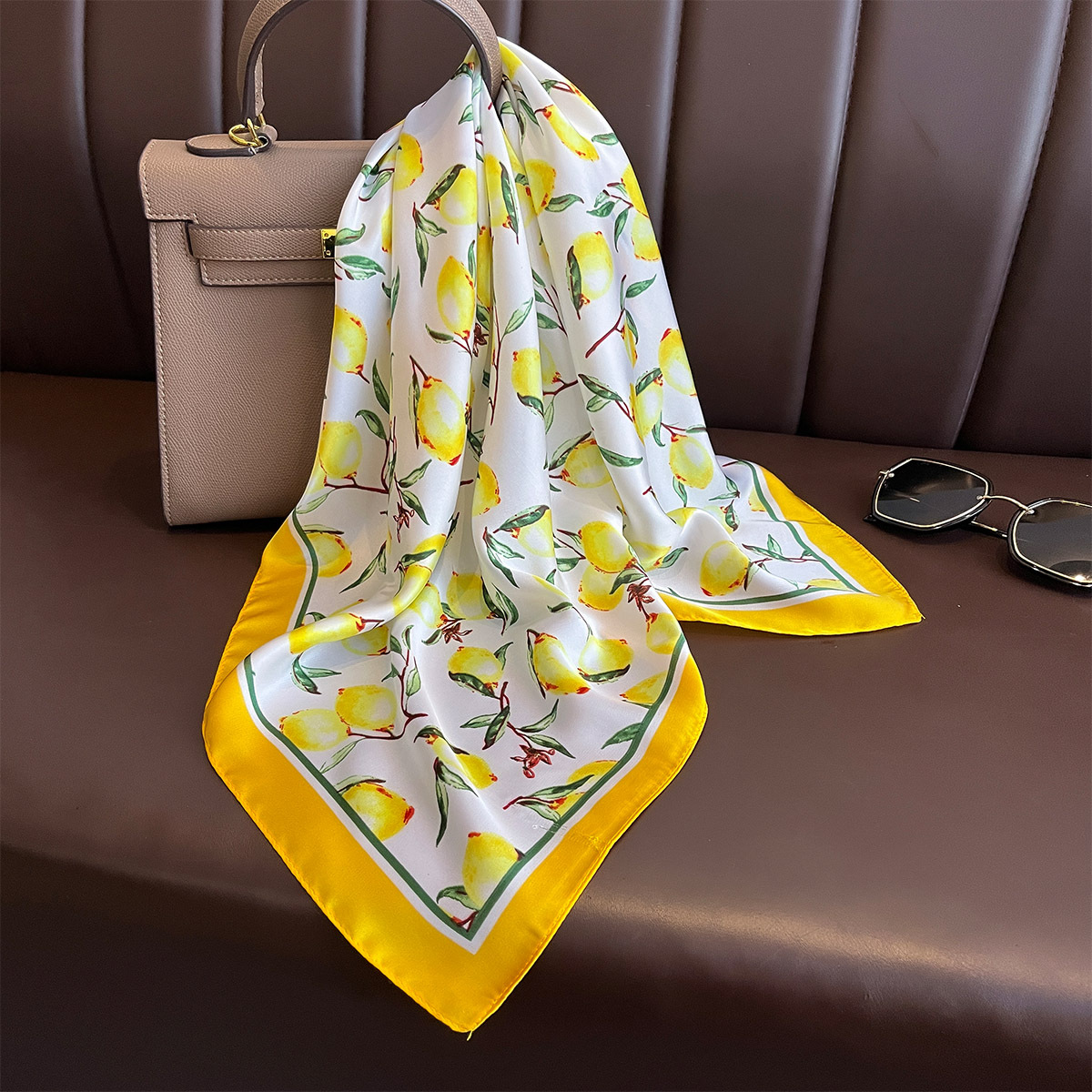 2025 New Yellow Lemon Print Sq – Ascot Neck Scarf Bewertung und Preis
